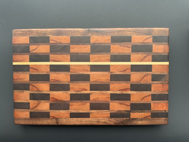 Custom cutting board - Medium (Brick pattern with maple strip)