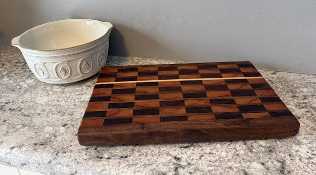 Custom cutting board - Medium (Brick pattern with maple strip)