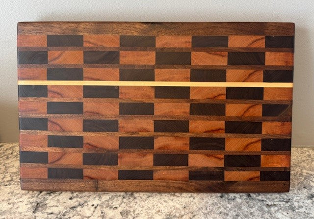 Custom cutting board - Medium (Brick pattern with maple strip)