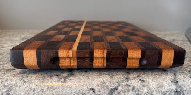 Custom cutting board - Medium (Brick pattern with maple strip)