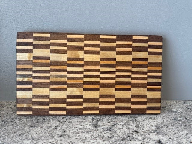 Custom cutting board - Large (checkered design)