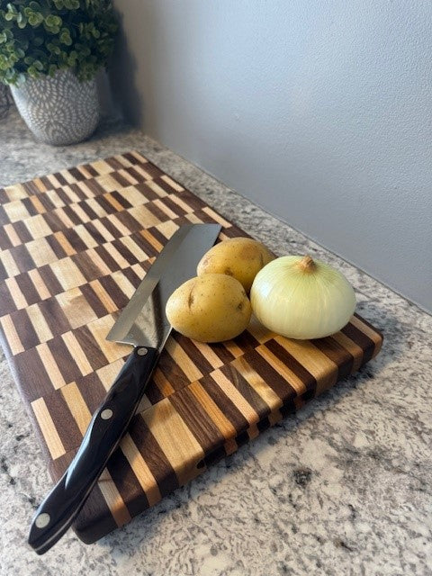 Custom cutting board - Large (checkered design)