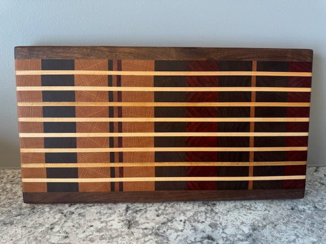 Custom cutting board - Large (stripe design)